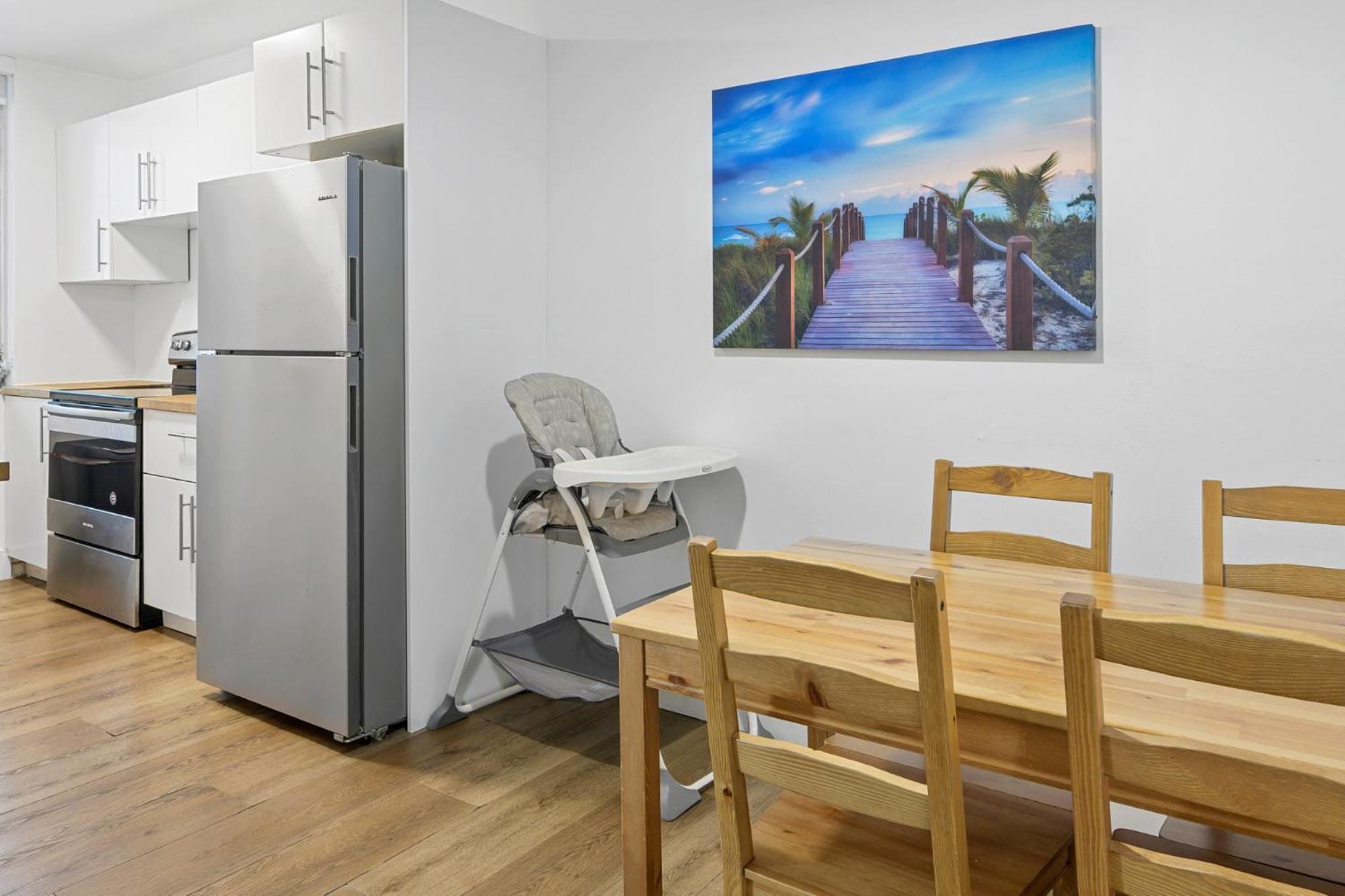 713 Miami Beach Apartments Room photo
