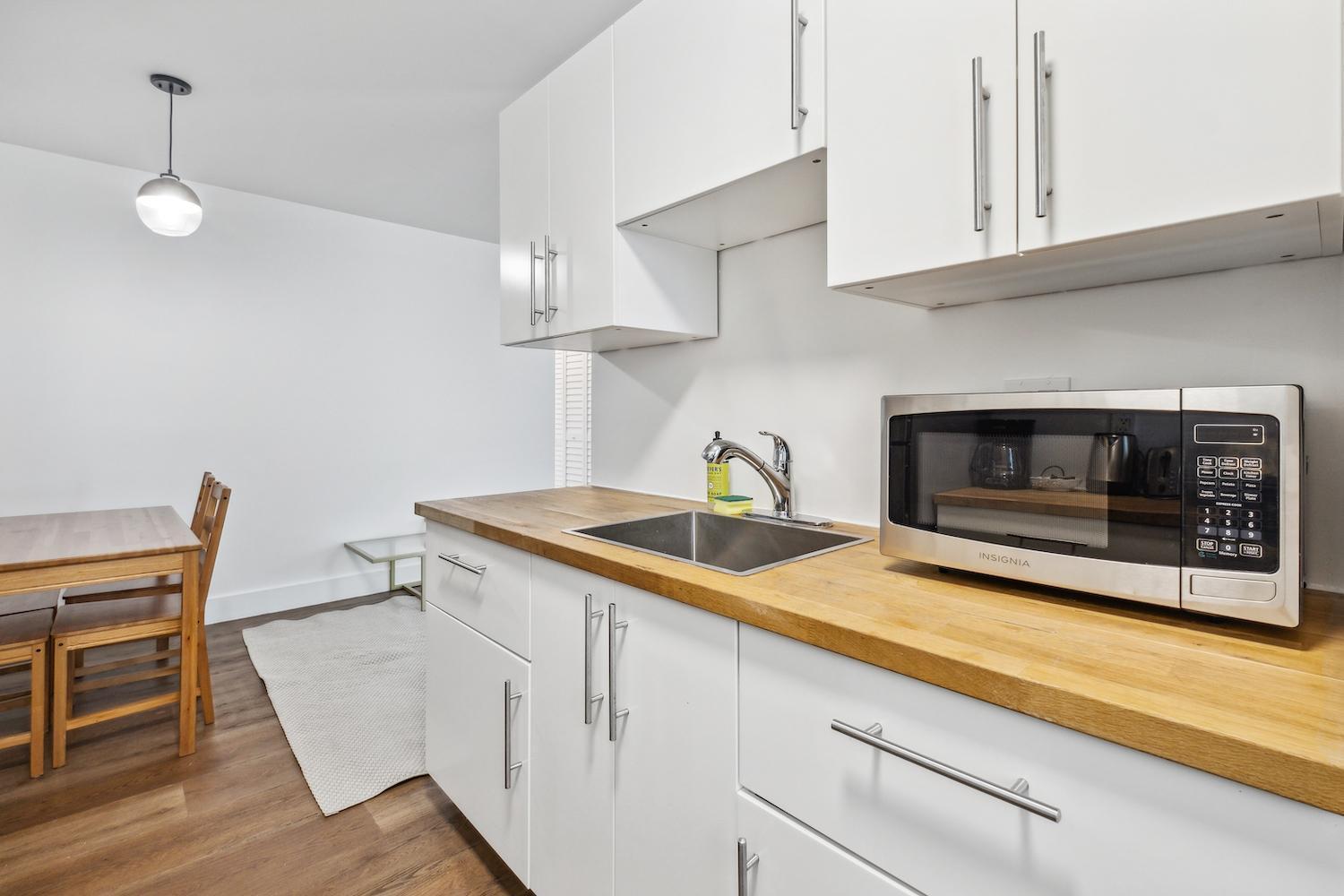 713 Miami Beach Apartments Room photo