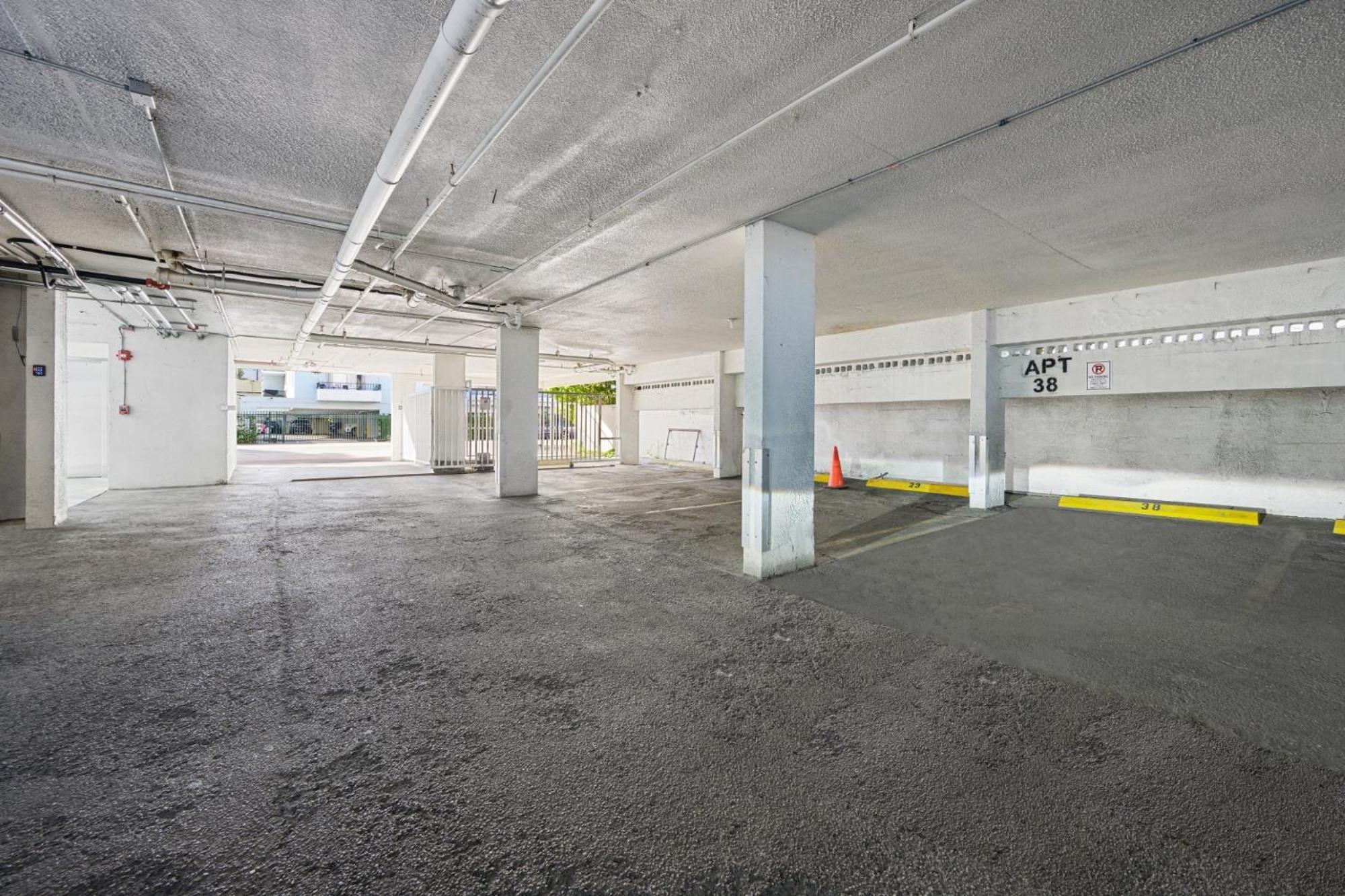 713 Miami Beach Apartments Room photo