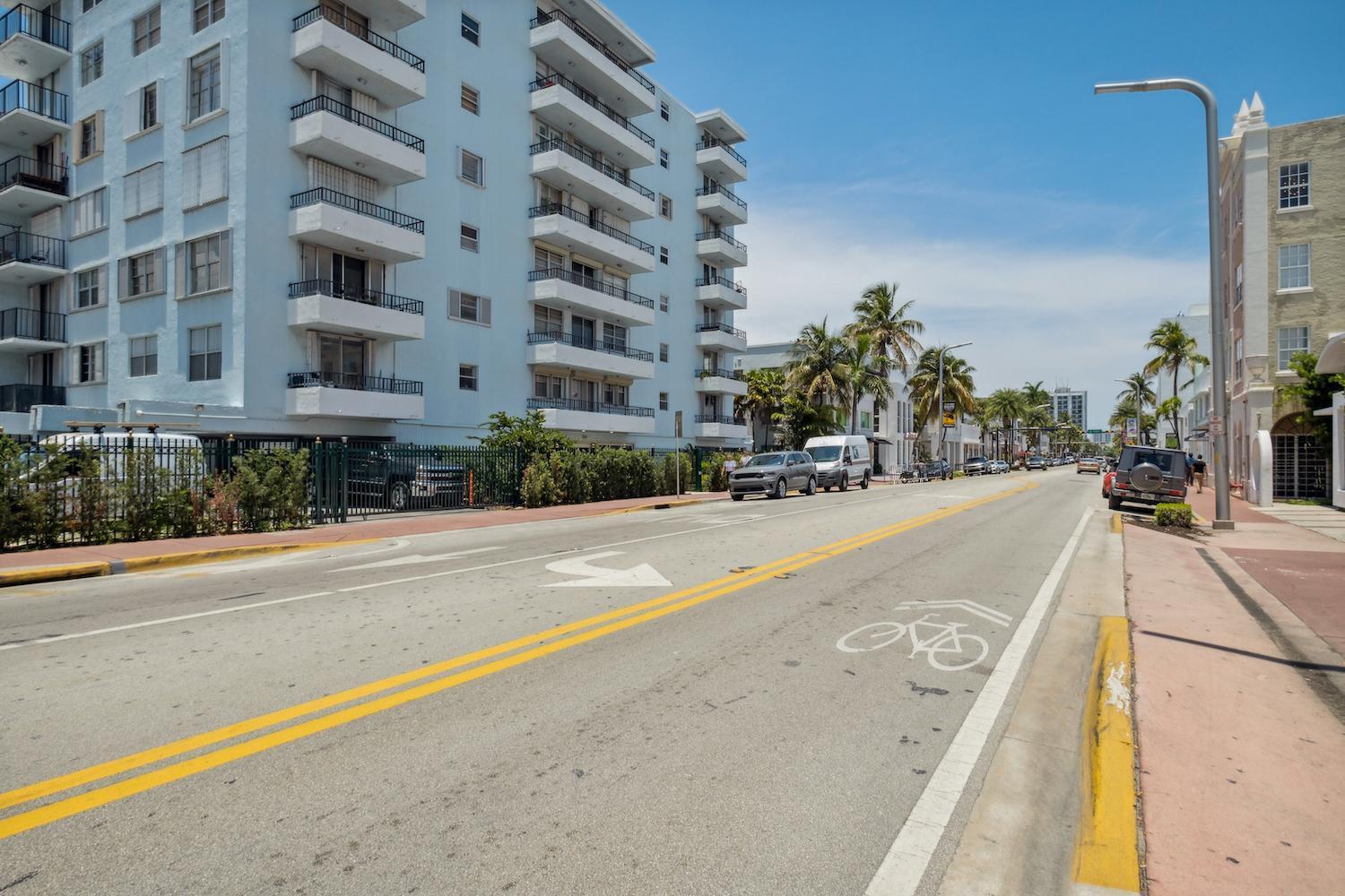 713 Miami Beach Apartments Room photo
