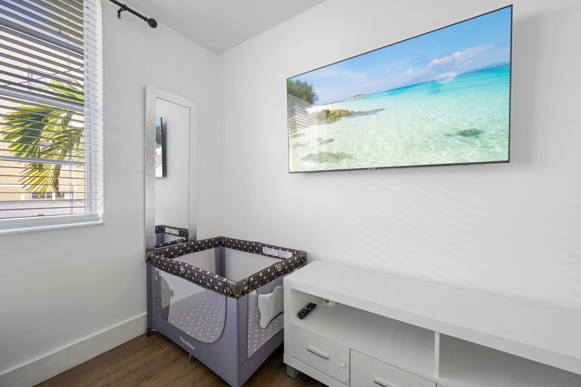 713 Miami Beach Apartments Room photo